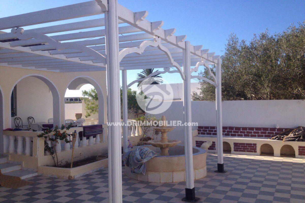 L 112 -                            Vente
                           Villa avec piscine Djerba